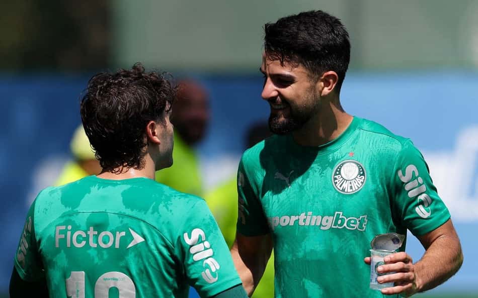 Palmeiras treina para clássico com o Corinthians com convocado e destaques da base