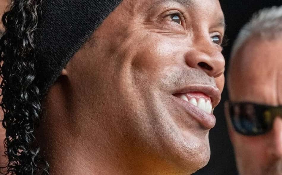 Com gol de Ronaldinho, lendas do futebol revivem Brasil e Itália