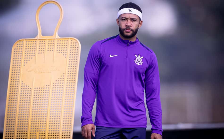 Memphis discute com companheiro em treino do Corinthians antes do Derby