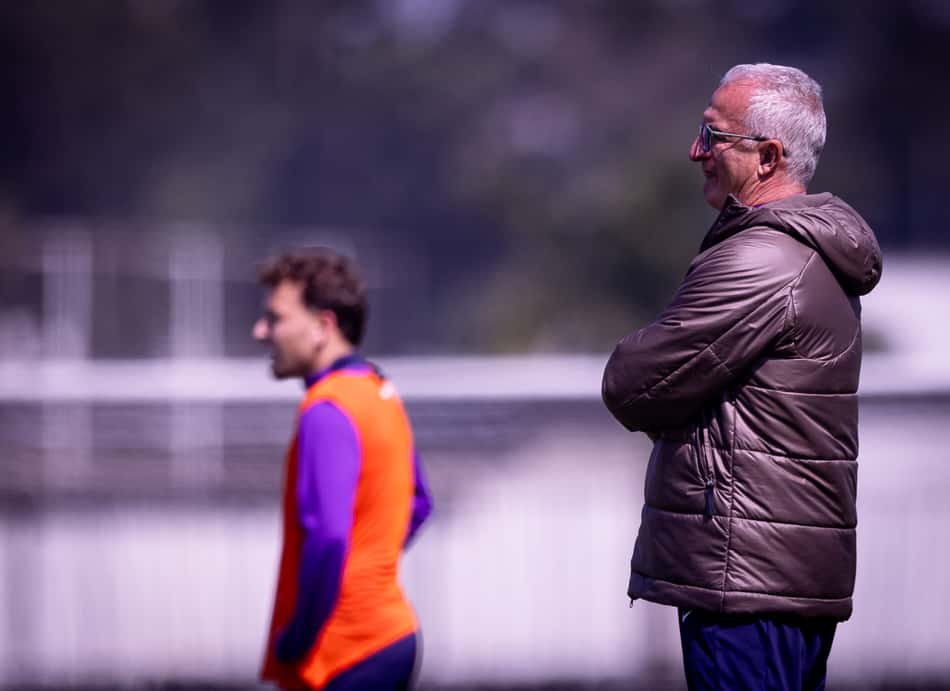 Dorival Jr. tem dúvidas para o duelo com o Vasco (Foto: Rodrigo Coca/Agência Corinthians)