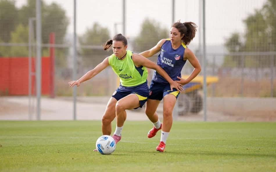 Ana Vitória durante treino do Atlético de Madrid. (Foto: DIvulgação)