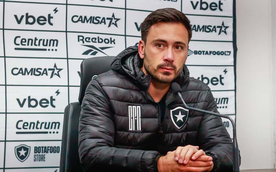 Atuação de jogador do Botafogo repercute na Espanha e 'protege' Ancelotti; veja
