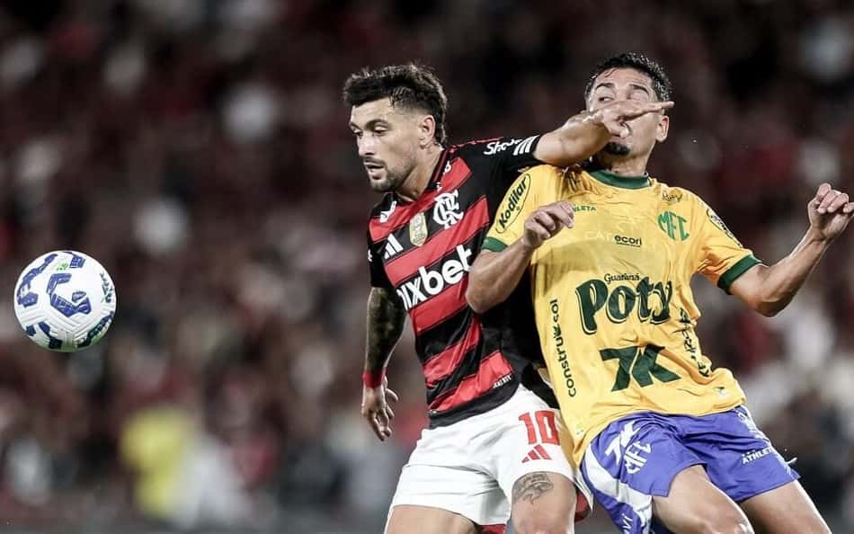 Arrascaeta chama atenção da web em Flamengo x Mirassol: 'Nojento'