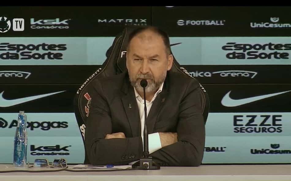 Organizada do Corinthians reforça pedido por saída de Augusto Melo