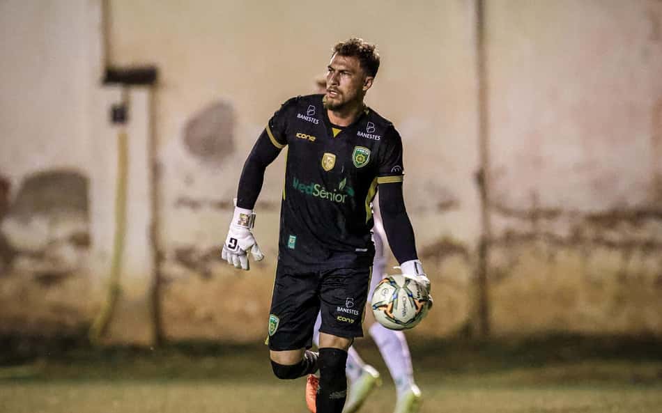 Em meio a negociações de renovação com time da Série D, goleiro entra na mira do Uruguai