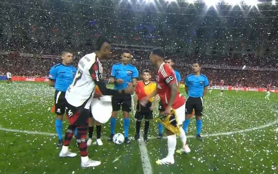 Atraso em Internacional x Flamengo vira piada: 'Nevando'