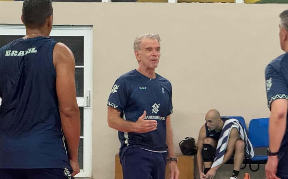 Bernardinho brinca após repercussão de empurrão na VNL; veja vídeo