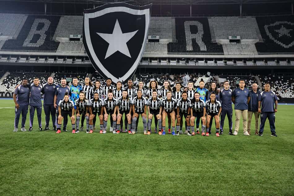 Botafogo Feminino em campo para o jogo de ida da final do Brasileirão A2 (Foto: Arthur Barreto/Botafogo)