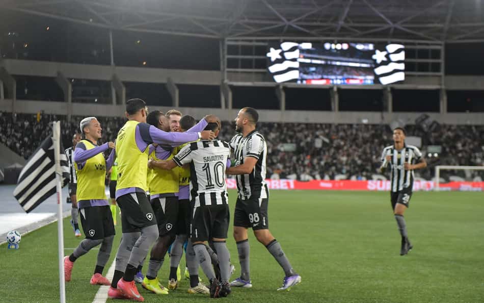 Ingleses são sinceros sobre chegada de jogador do Botafogo: 'Sem sentido'