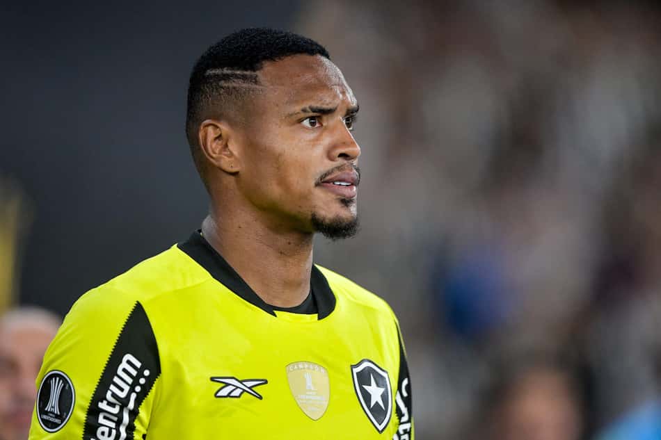John deixa o Botafogo rumo ao Nottingham Forest (Foto: Thiago Ribeiro/AGIF)