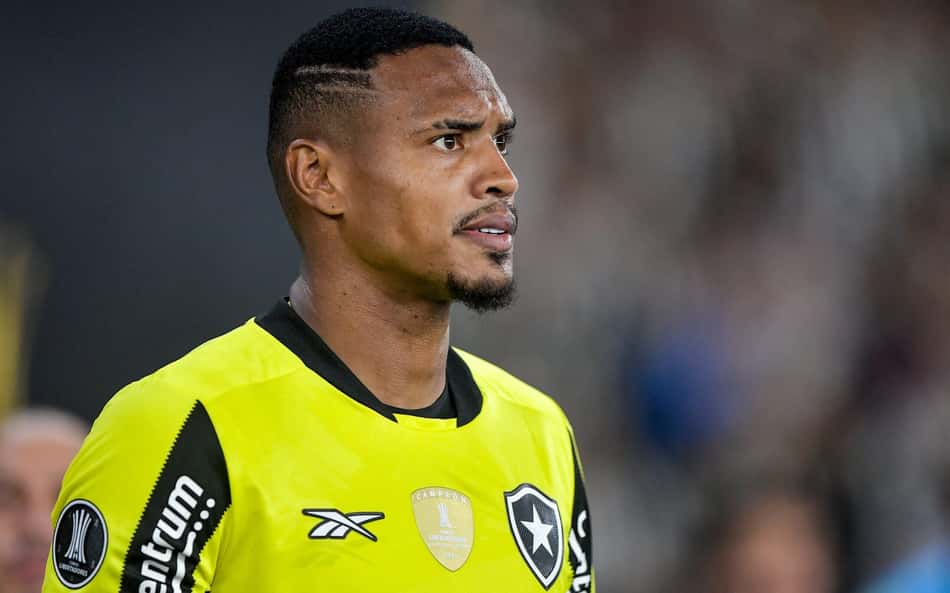 John é o quarto nome do Botafogo na pré-lista de Ancelotti para Seleção