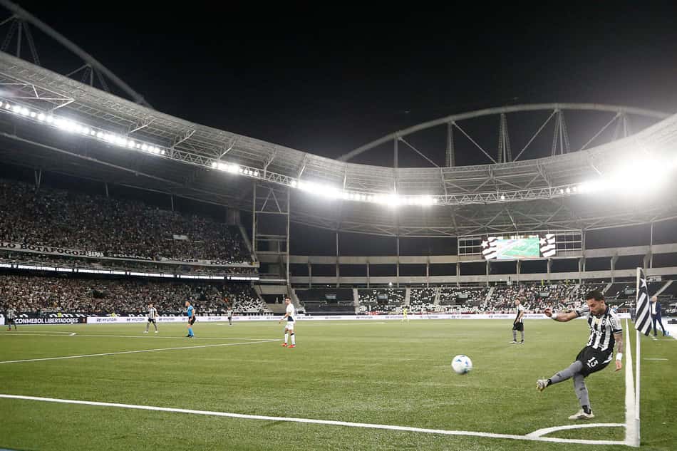Telles em Botafogo x LDU pela Conmebol Libertadores no Nilton Santos (Foto: Vitor Silva / Botafogo)