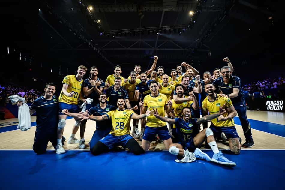 Antes do Mundial, Seleção Brasileira e Eslovênia se enfrentaram pelo terceiro lugar da VNL 2025 (Foto: Divulgação/Volleyball World)