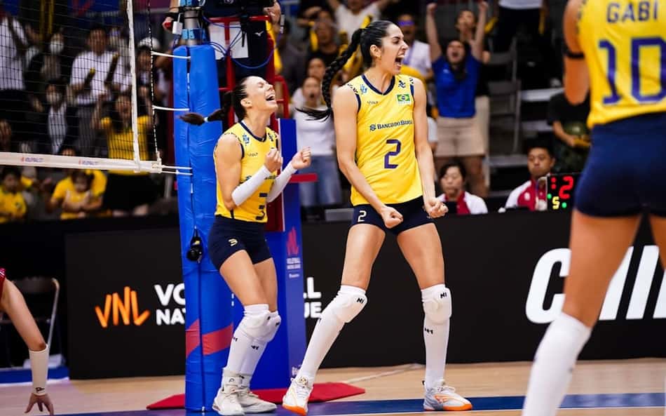 Com virada histórica, Brasil vence França e se classifica no Mundial de vôlei feminino