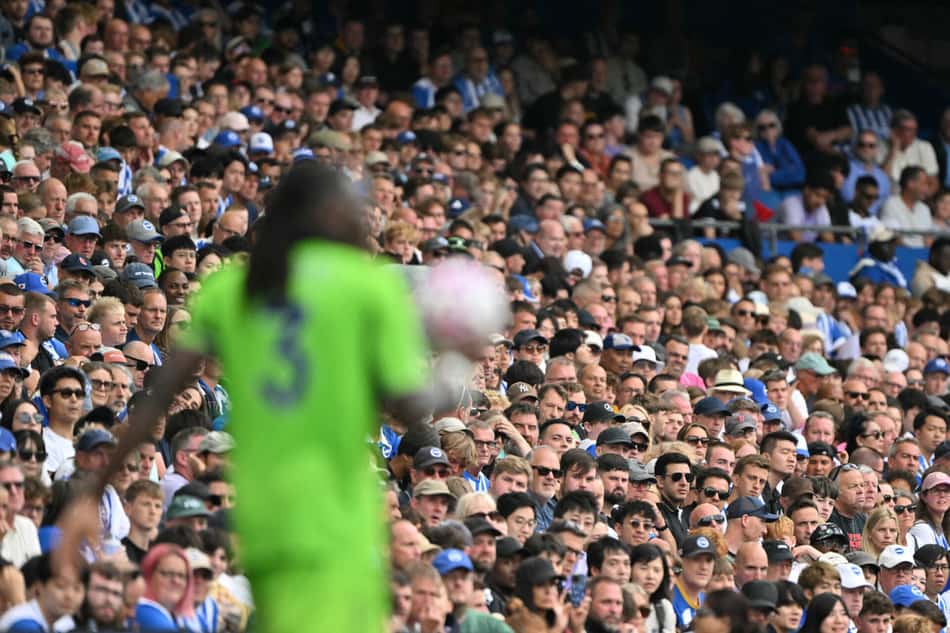 O Brighton empatou por 1 a 1 contra o Fulham, na estreia da Premier League (Foto: Glyn KIRK / AFP)