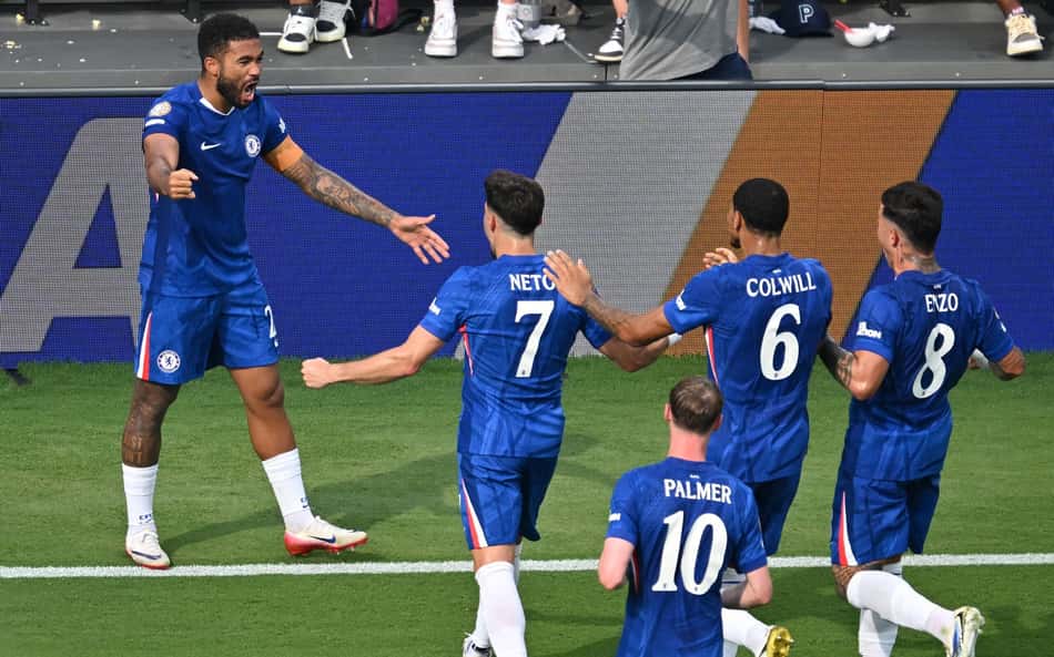 Reece James comemora seu gol no jogo do Chelsea contra o Benfica pelo Mundial de Clubes