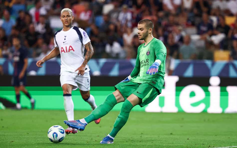 Europeus reagem à falha grotesca do novo goleiro do PSG: 'Por que diabos?'