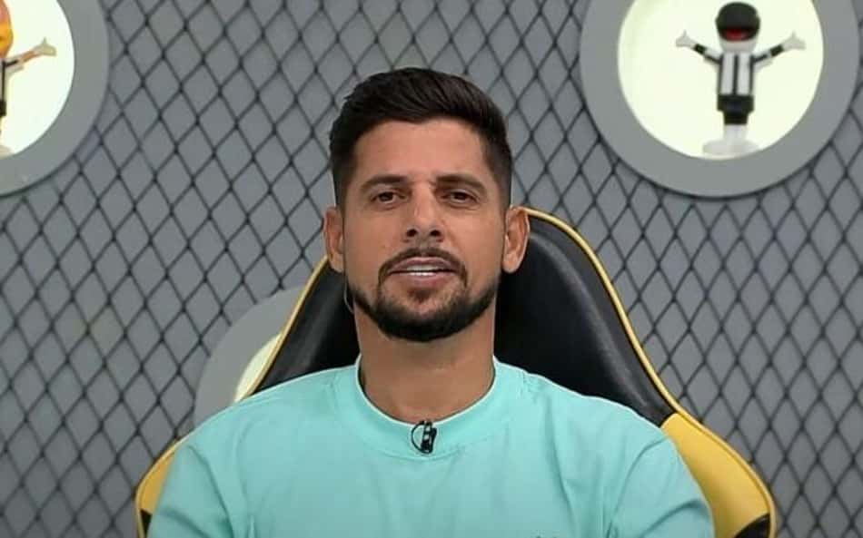 Cicinho manda recado a torcida do Palmeiras após protestos: 'É esperado'