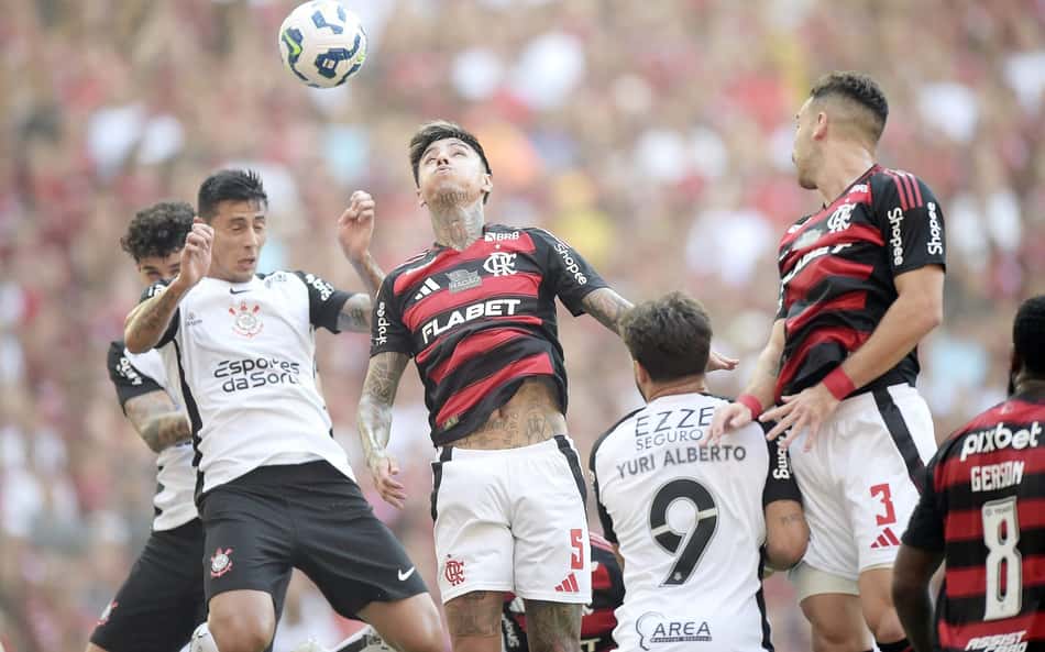 Torcedores do Flamengo reagem a novo reforço do Corinthians: 'Não aceito'
