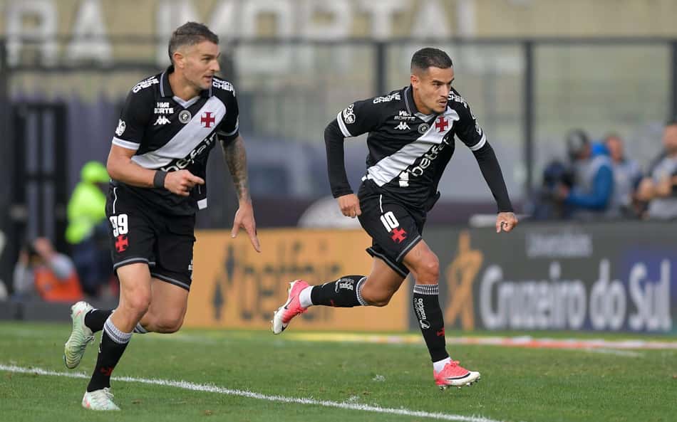 Coutinho explica desentendimento com Vegetti em Vasco x Atlético-MG