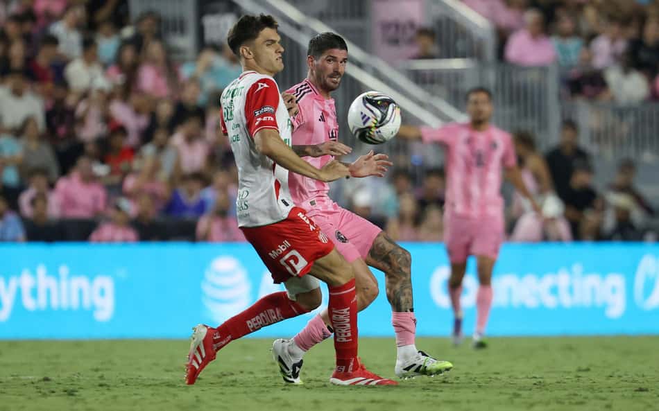 Messi se machuca, mas Inter Miami vence o Necaxa nos pênaltis pela Leagues Cup