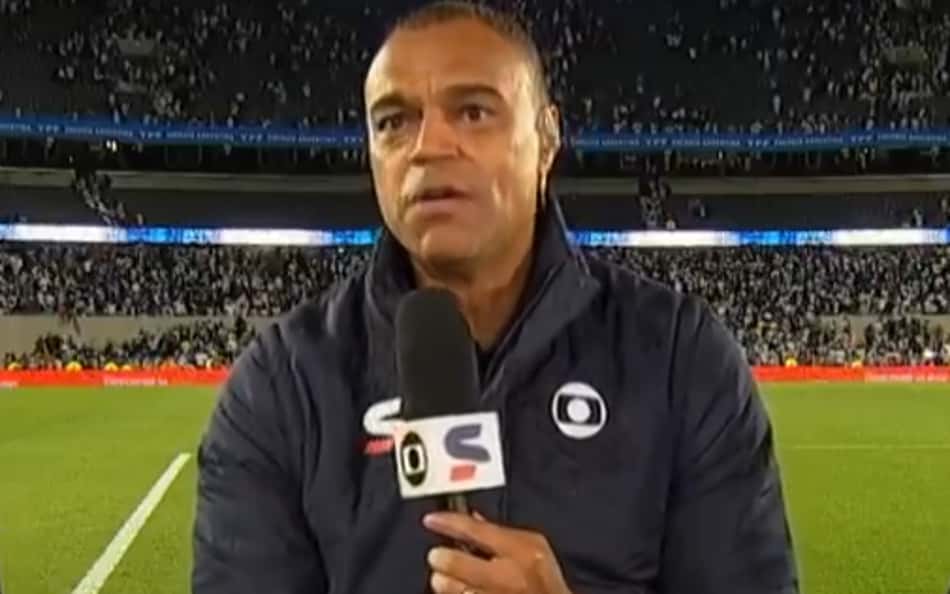 Denílson vê gigante prejudicado pela arbitragem na Copa do Brasil