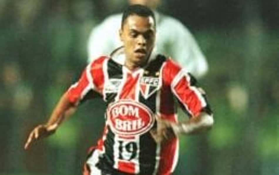 Cruzeiro 0 x 5 São Paulo no Brasileirão 1997; cinco gols de Dodô