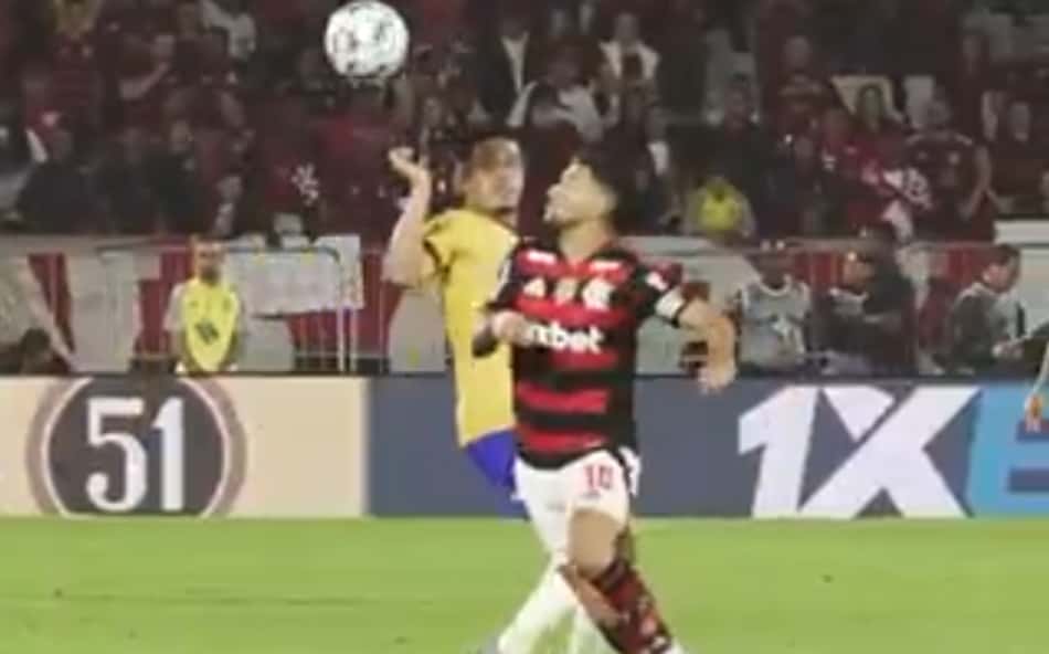 Após drible desconcertante, jogador se rende a Arrascaeta, do Flamengo: 'Melhor do Brasil'
