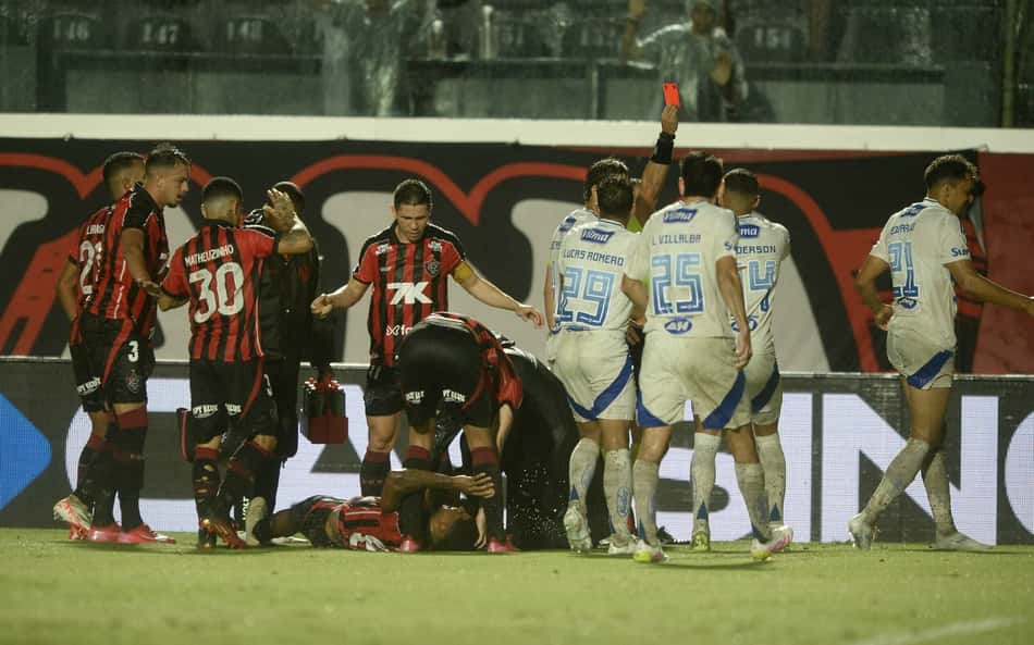 Meia Eduardo, do Cruzeiro, é suspenso por quatro partidas