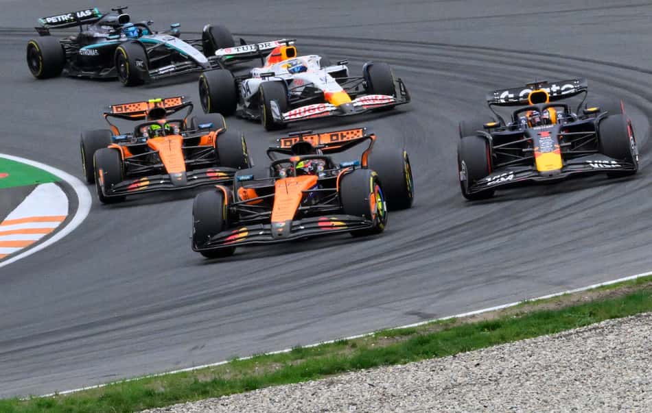 Pilotos em disputa no GP da Holanda pela F1 2025 (Foto: JOHN THYS / AFP)