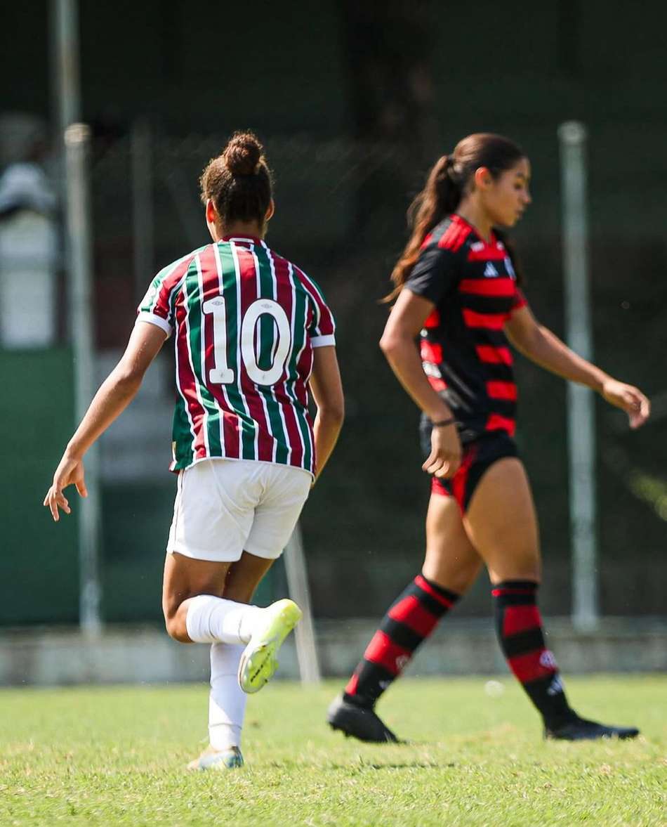 Adrielly Bruna comemora gol do Fluminense diante do Flamengo. (Foto: MARINA GARCIA / FLUMINENSE F.C.)