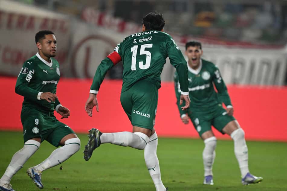 Gustavo Gómez comemora seu gol no jogo do Palmeiras contra o Universitário, em Lima, pela Libertadores