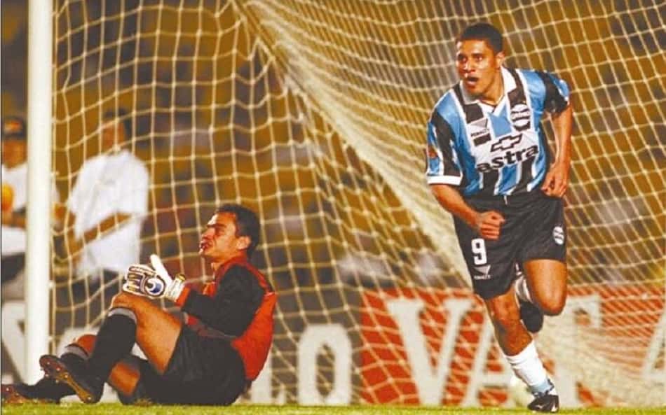 Flamengo 3 x 4 Grêmio no Brasileirão 1999; hat-trick de Zé Alcino no Maracanã