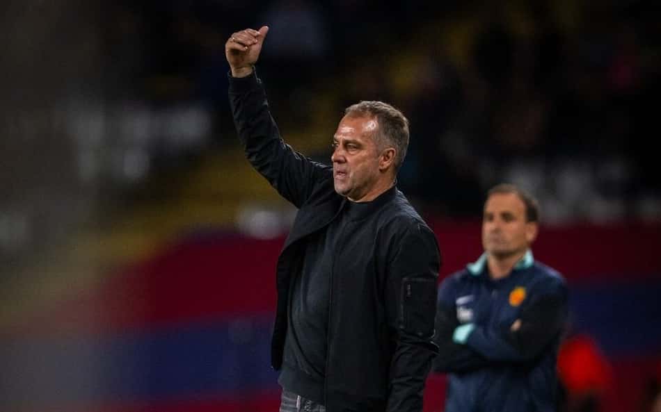 Hansi Flick considera pedir zagueiro ao Barcelona; saiba mais
