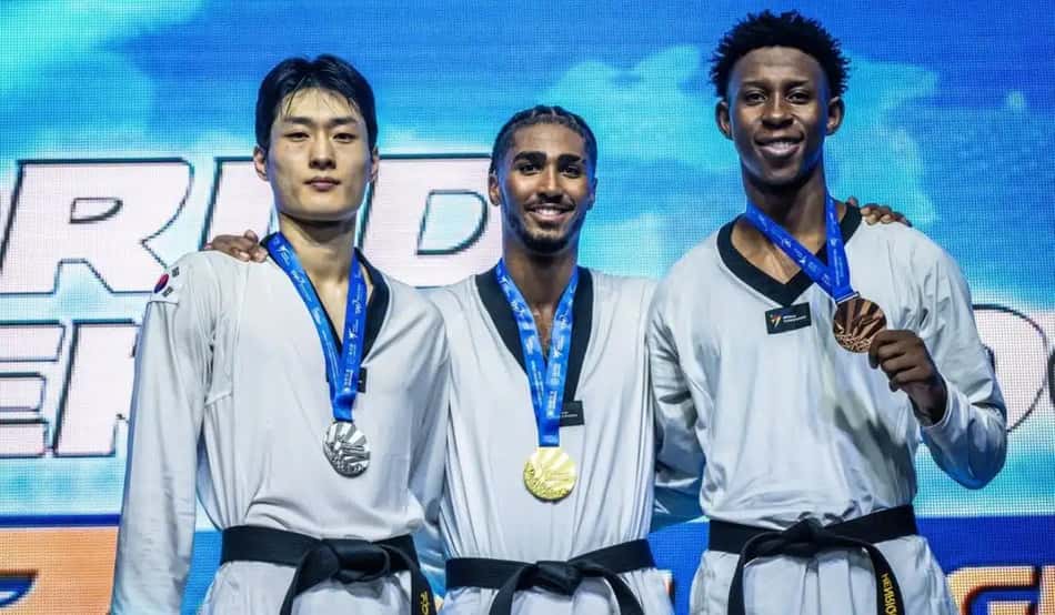 Henrique Marques (dir.) com a medalha de bronze do Grand Prix de Muju