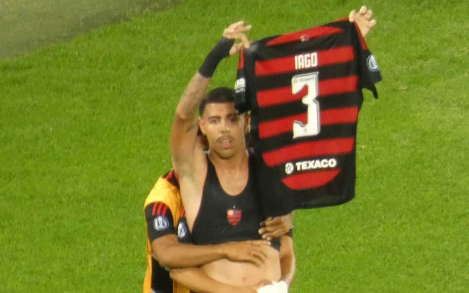 Sem espaço no profissional do Flamengo, Iago é destaque em título do Mundial Sub-20