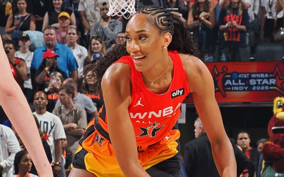 Estrela da WNBA faz o impossível e entra para a história