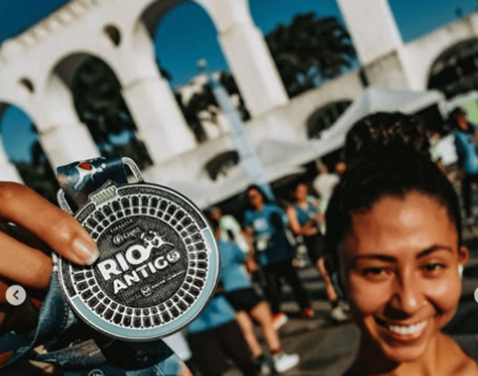 Atleta exibe medalha do Circuito Rio Antigo (Divulgação)