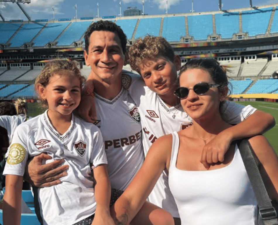 Gioavanna, Ganso e os dois filhos durante o Mundial de Clubes (Foto: Divulgação)