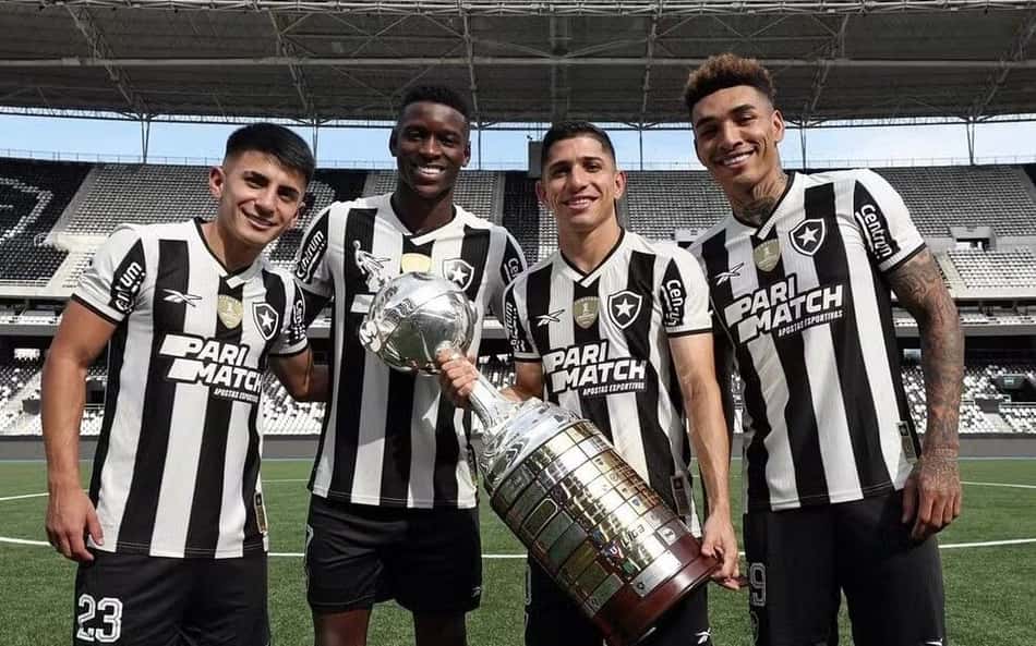 Thiago Almada, Luiz Henrique, Savarino e Igor Jesus foram campeões da Libertadores com o Botafogo