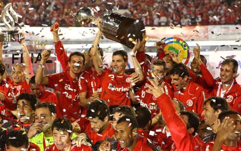 Há 15 anos o Internacional conquistava o bi da América