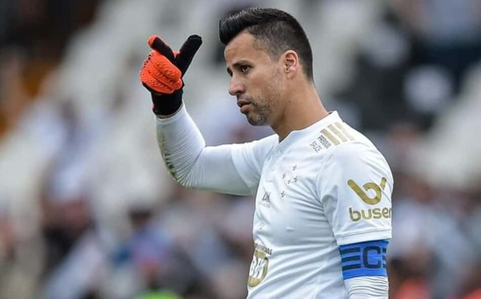 Goleiro Fábio agradece mensagem do Cruzeiro pelo recorde mundial