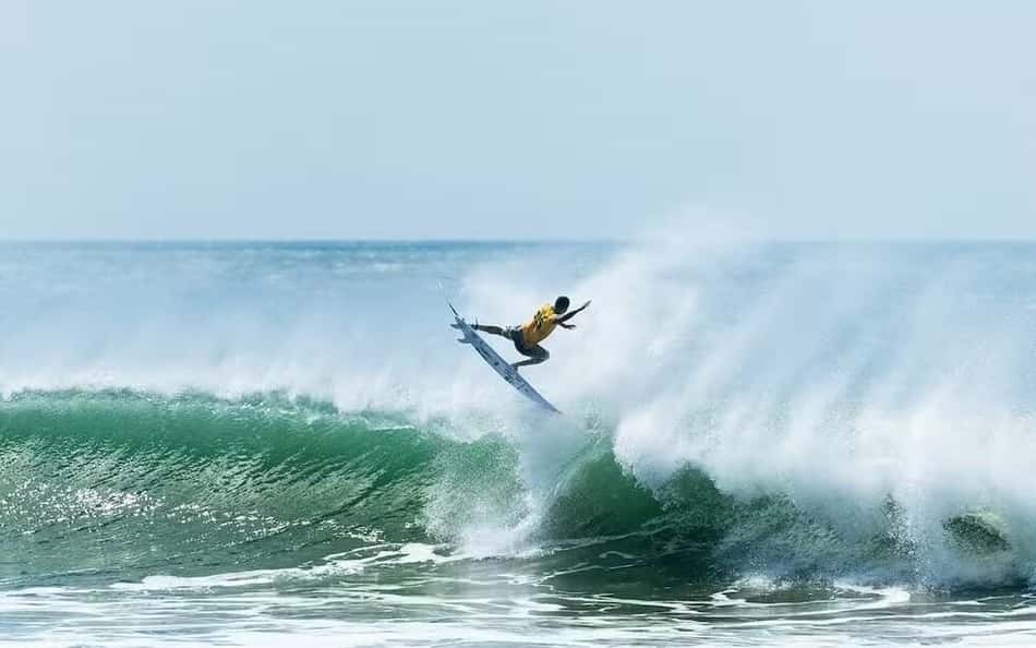 Ítalo Ferreira vence primeira bateria em Teahupo'o e segue na briga pelo Finals