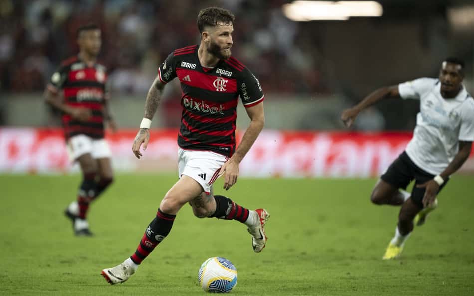 Flamengo e Grêmio duelam pelo Brasileirão (Foto: Jorge Rodrigues/AGIF)