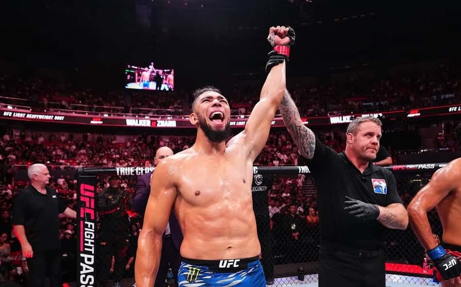 Johnny Walker venceu luta principal no UFC Xangai (Foto: Reprodução Instagram UFC Español)
