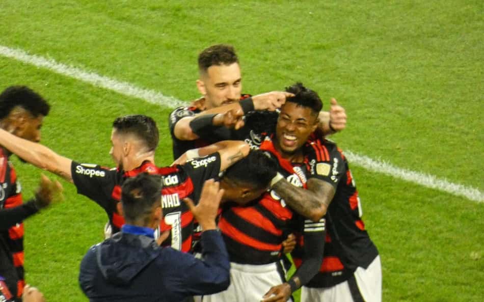Bruno Henrique repete enredo de 2019 e é coroado em noite de Flamengo na Libertadores