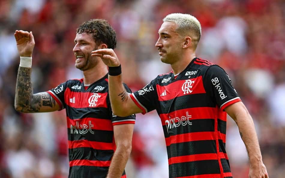 Campeão mundial pelo Flamengo enaltece momento de Léo Ortiz e Léo Pereira