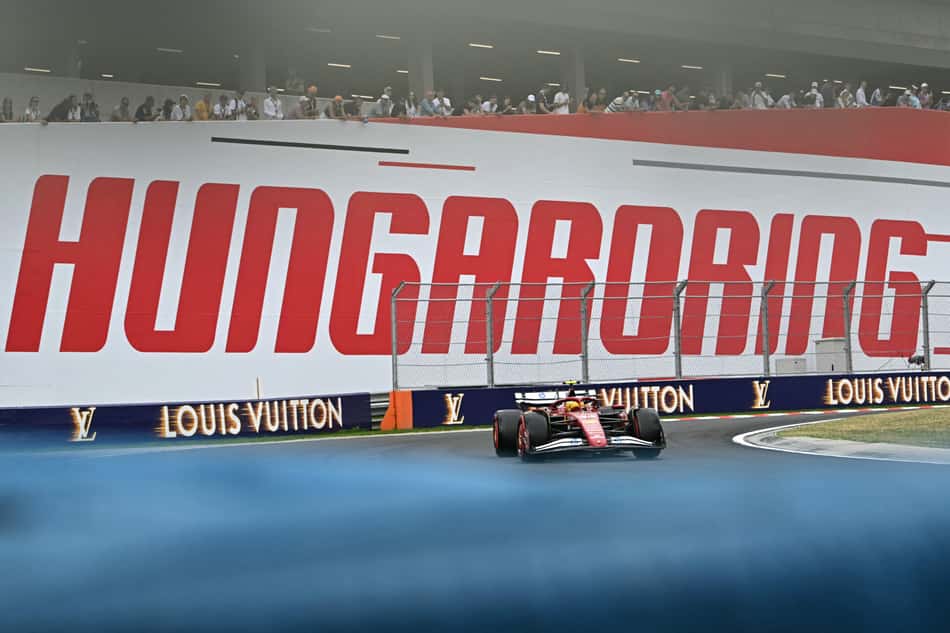 Ferrari' British driver Lewis Hamilton competes during the qualifying session of the Formula One Hungarian Grand Prix at the Hungaroring circuit in Mogyorod, near Budapest, Hungary, on August 2, 2025. (Photo by Attila KISBENEDEK / AFP)