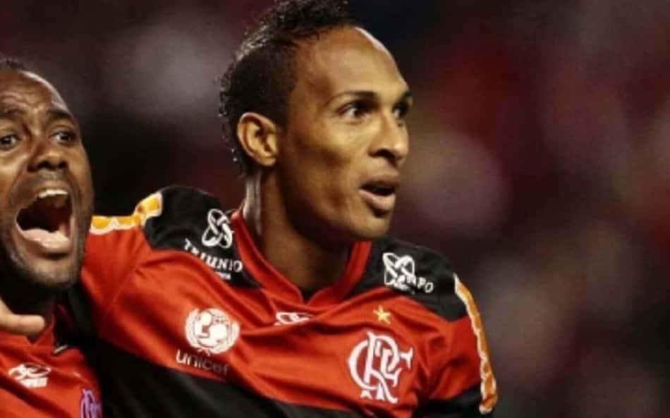 Internacional 1 x 3 Flamengo no Brasileirão 2002; Liedson e Felipe Melo decidem