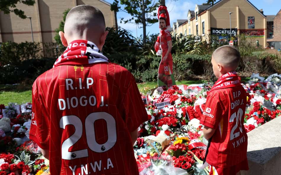 Liverpool faz homenagens a Diogo Jota em amistoso com o Bilbao